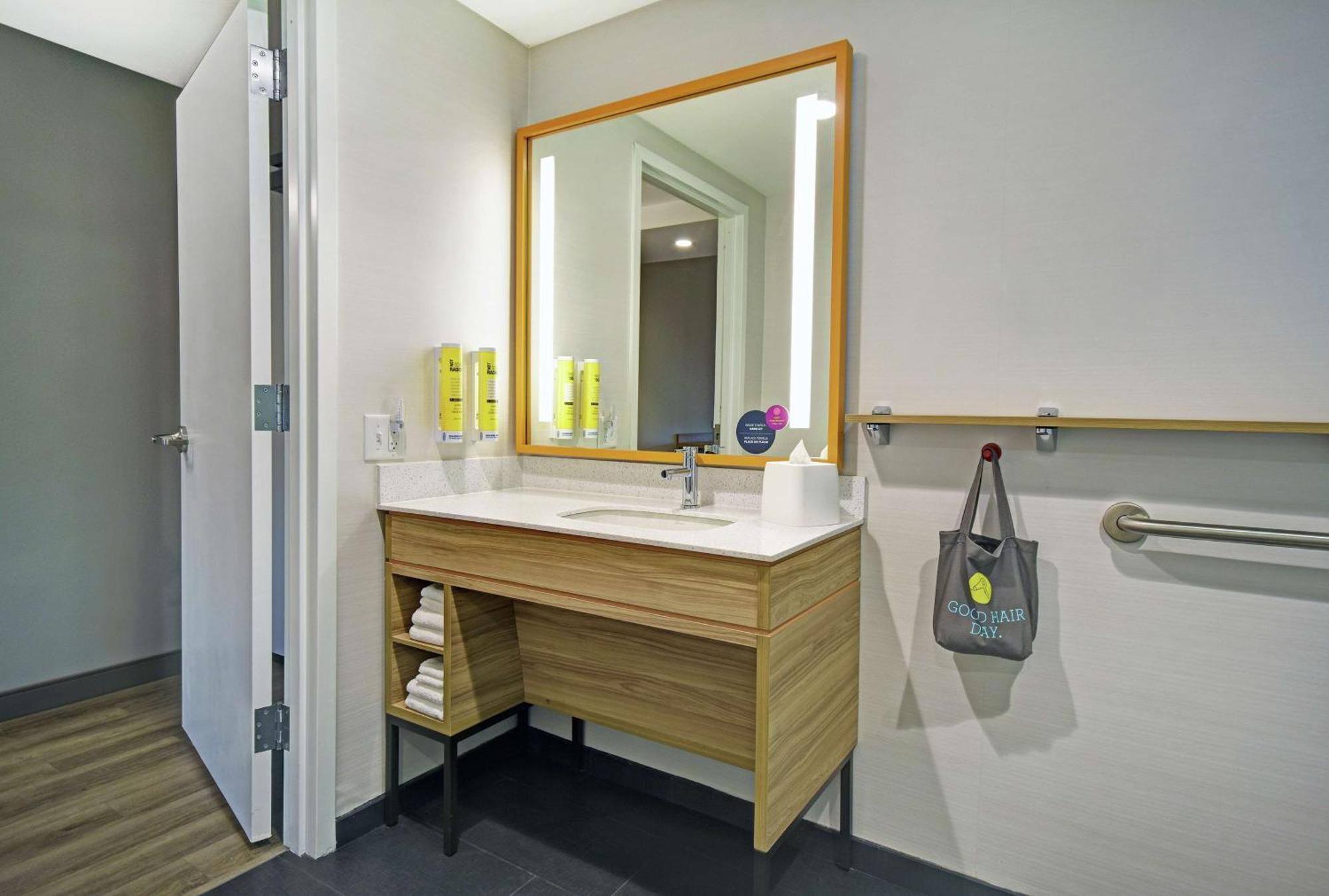 Tru By Hilton Portland Airport Area Me Hotel South Portland Exterior photo
