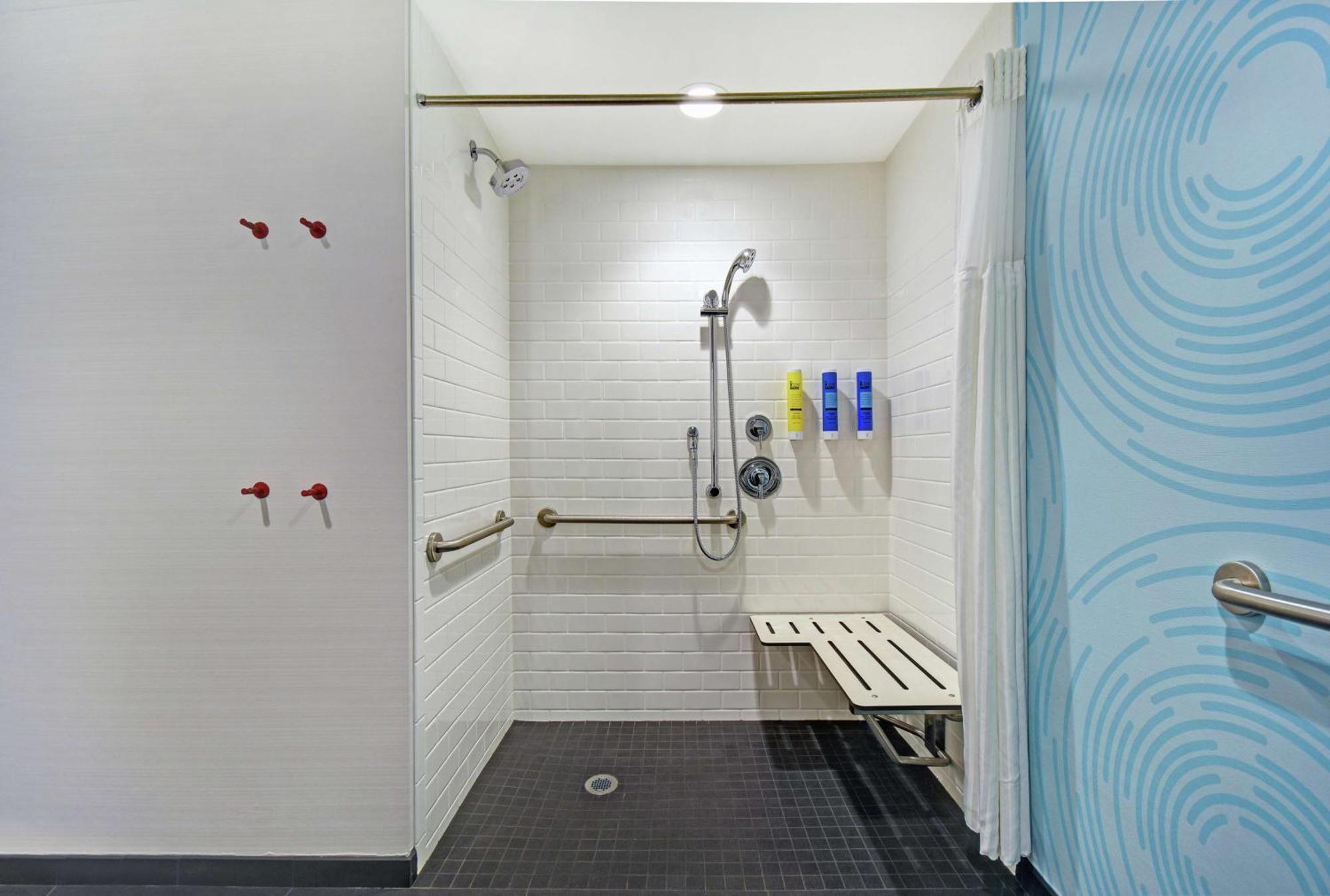 Tru By Hilton Portland Airport Area Me Hotel South Portland Exterior photo